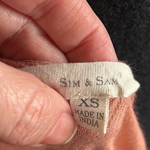 SIM & SAM | Floral Embroidered Spaghetti Tank | Size XS - Picture 4 of 8